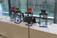 Ambiance collaborative autour d’un projet DIY lors de l’atelier Fab Lab animé par MadCityZen. | © MadCityZen